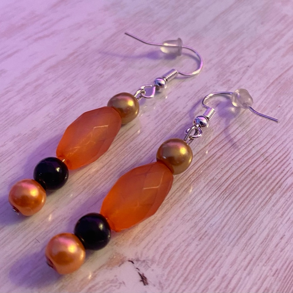 Orange earring - Picture 3 of 7